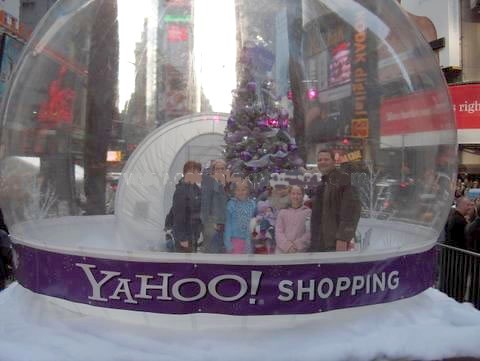 yahoo inflatable snowglobe.jpg (39686 bytes)